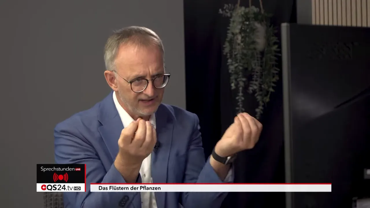 Herstellung einer Urtinktur: frische Pflanze trifft Alkohol