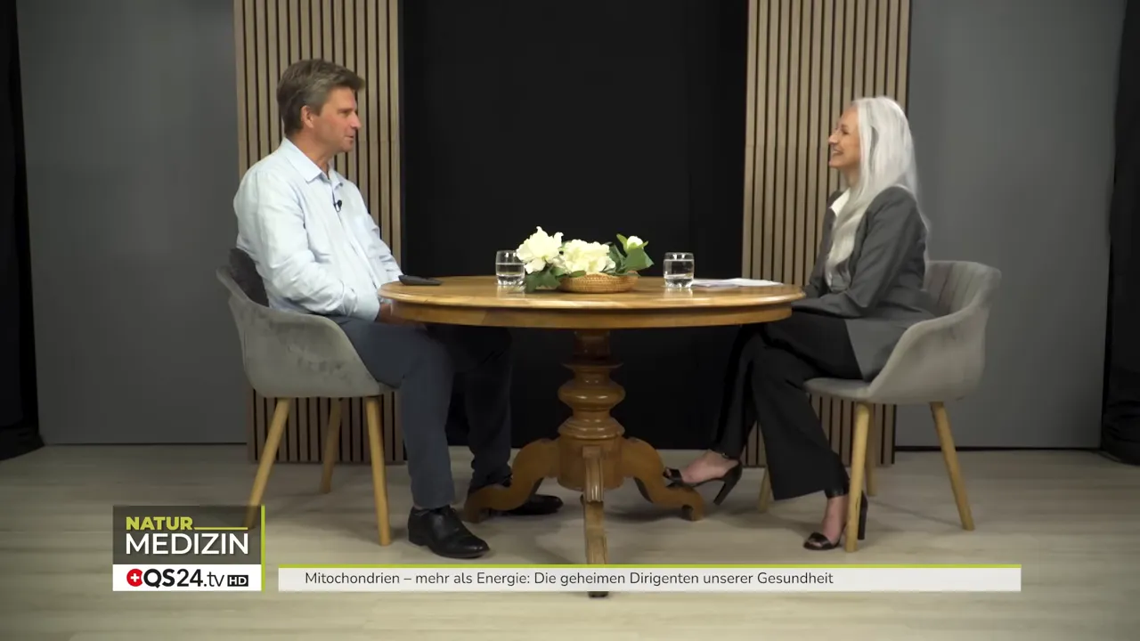 Begrüßung von Christian Burkhardt durch Moderatorin Alexandra Wurlitzer